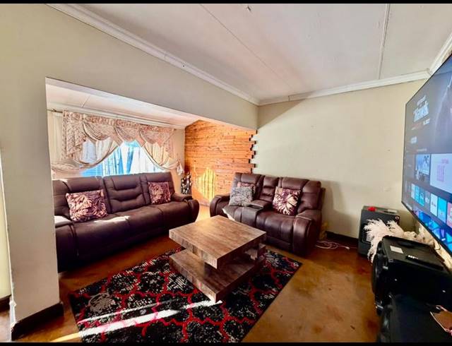 5 BEDROOM HOUSE FOR SALE IN VANDERBIJLPARK SE 6